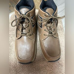 ORTHOFEET NENS TAN LEATHER HIGHLINE lace up boots. Like new. Size 11WW. Diabetic